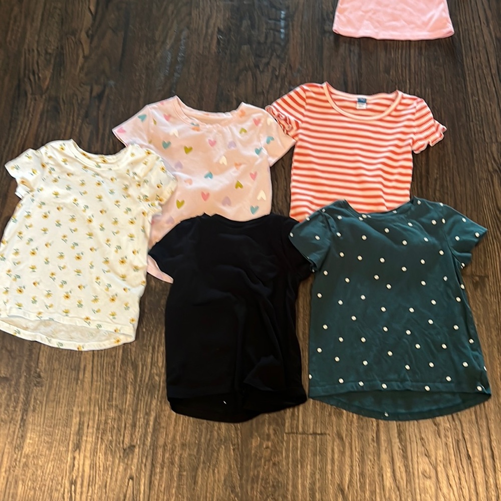 Bundle of old navy T’s size 6/7
